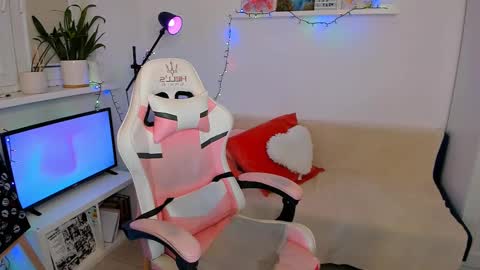 Mia online show from 03-03-25, 05:20