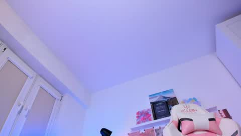 Mia online show from 03-29-26, 03:17