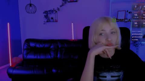 mia_mooon_ online show from 04-25-26, 01:41