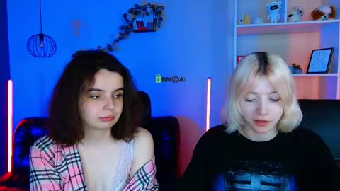 mia_mooon_ online show from 05-28-26, 08:22