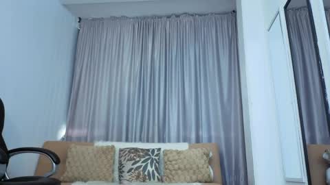 Mia online show from 05-27-26, 11:51