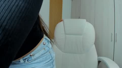 Mia Nevaeh - follow me online show from 12-19-24, 09:06