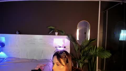 Snapshot of mia_noiir chatting on 05-20-26, 03:45 Mia online show from 05-20-26, 03:45