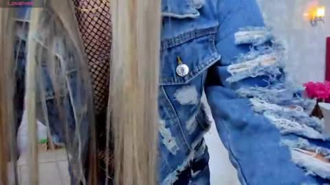 Mia online show from 03-27-26, 11:54