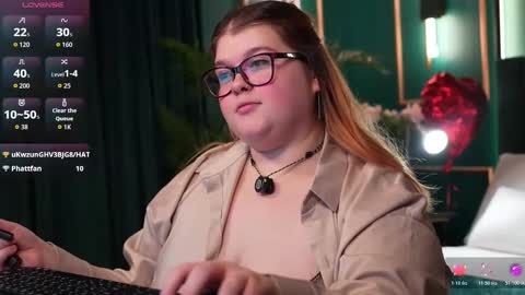 Snapshot of mia_of_your_dreams chatting on 02-10-26, 05:39 Sweet Mia online show from 02-10-26, 05:39