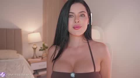 Snapshot of mia_paulina chatting on 03-25-26, 04:07 Instagram Nelyiramirez online show from 03-25-26, 04:07