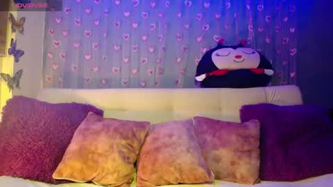 Snapshot of mia_petitebaby chatting on 05-10-26, 03:01 Ma online show from 05-10-26, 03:01