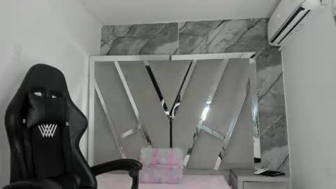 mia_petiteht online show from 05-07-26, 08:47
