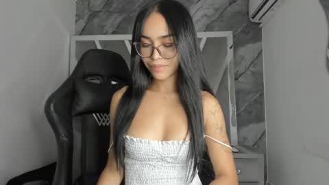 mia_petiteht online show from 05-21-26, 09:11