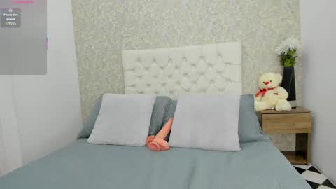 Snapshot of mia_petithe chatting on 04-12-26, 06:02 Mia online show from 04-12-26, 06:02