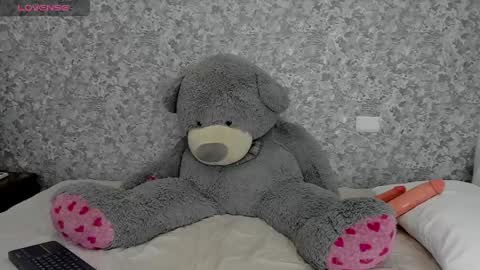 Snapshot of mia_petithe chatting on 04-14-26, 02:39 Mia online show from 04-14-26, 02:39