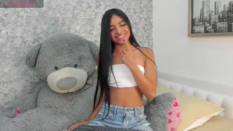 Snapshot of mia_petithe chatting on 05-05-26, 03:03 Mia online show from 05-05-26, 03:03