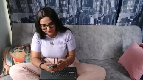 Mia  online show from 01-24-25, 08:22