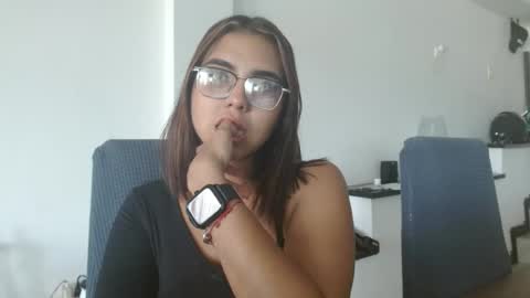 Snapshot of mia_peyton chatting on 06-26-26, 08:35 Mia online show from 06-26-26, 08:35