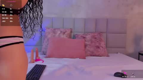 Mia Phalmer online show from 05-15-26, 12:01