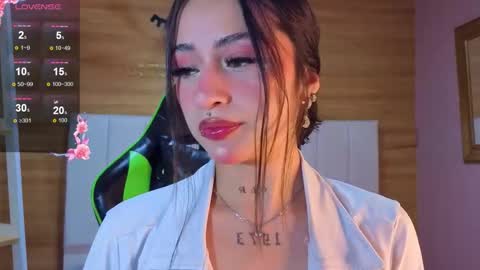Snapshot of mia_ponce_a chatting on 12-15-25, 12:42 MIA online show from 12-15-25, 12:42