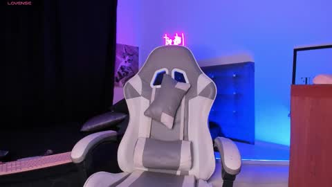 Snapshot of mia_ravenn chatting on 11-15-25, 04:54 Mia online show from 11-15-25, 04:54