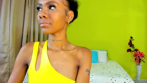 Snapshot of mia_rissi chatting on 11-06-25, 02:40 Mia online show from 11-06-25, 02:40
