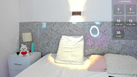 Snapshot of mia_rom chatting on 01-12-25, 12:44 Mia online show from 01-12-25, 12:44