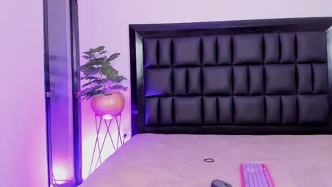 mia online show from 04-08-26, 05:40