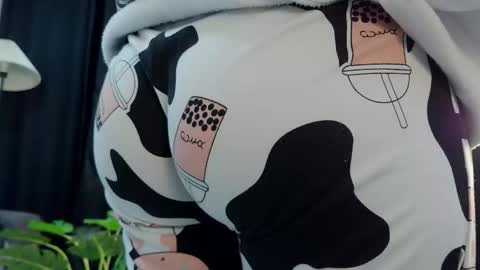 Mia online show from 01-19-26, 03:43