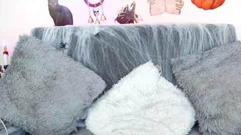 Mia Roux online show from 10-16-25, 07:48