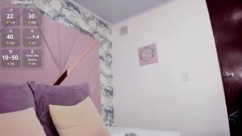 Snapshot of mia_rouxx1 chatting on 04-29-26, 04:38 Mia online show from 04-29-26, 04:38