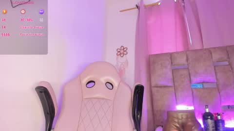 Snapshot of mia_royal chatting on 05-18-26, 06:03 mia_royal online show from 05-18-26, 06:03