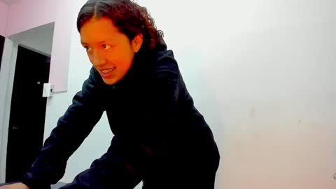 Mia . online show from 01-06-26, 11:47