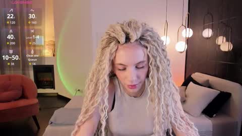 Mia online show from 10-14-25, 06:03