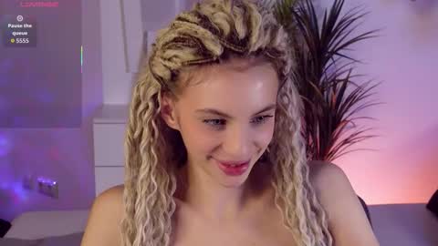 Mia online show from 11-05-25, 06:24