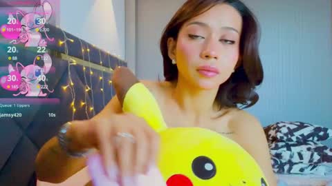 Snapshot of mia_sirenia chatting on 03-10-25, 12:37 Mia online show from 03-10-25, 12:37