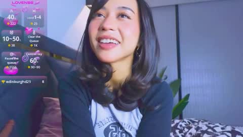 Snapshot of mia_sirenia chatting on 10-23-25, 04:17 Mia online show from 10-23-25, 04:17