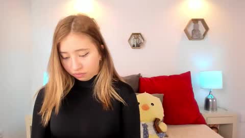 Mia  online show from 01-19-26, 01:04