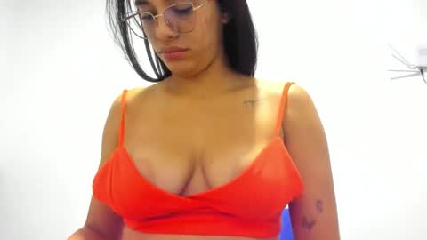 Mia  and  Devin  online show from 09-17-25, 11:28