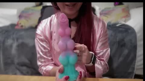 Mia online show from 01-16-26, 05:39