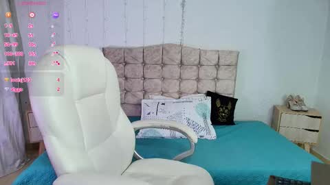 Snapshot of mia_traveluxe chatting on 11-14-25, 02:10 Mia online show from 11-14-25, 02:10