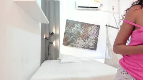 Snapshot of mia_velve chatting on 05-09-26, 11:37 Mia online show from 05-09-26, 11:37