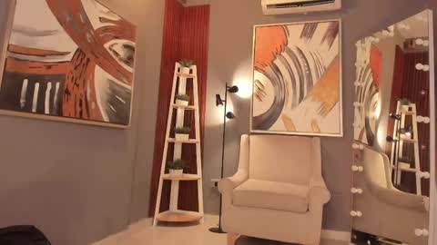 Snapshot of mia_velve chatting on 05-21-26, 10:55 Mia online show from 05-21-26, 10:55
