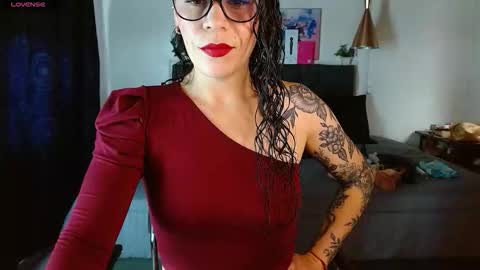Snapshot of mia_velvet1 chatting on 10-09-25, 02:37 MIA online show from 10-09-25, 02:37