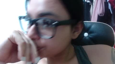 mia_w22 online show from 11-18-25, 04:39