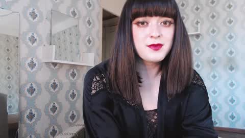 mia_wallase online show from 04-04-26, 07:17