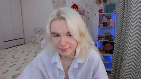 Snapshot of mia_waterlily chatting on 02-18-26, 03:46 Mia online show from 02-18-26, 03:46