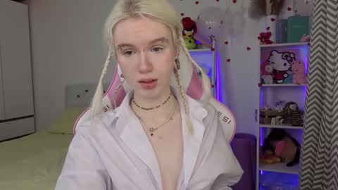 Snapshot of mia_waterlily chatting on 02-21-26, 03:18 Mia online show from 02-21-26, 03:18