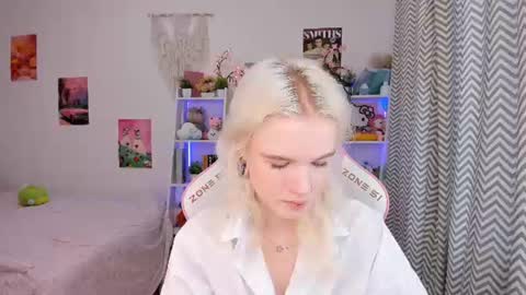 Snapshot of mia_waterlily chatting on 07-14-26, 03:11 Mia online show from 07-14-26, 03:11