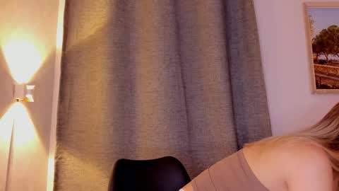 Mia White  online show from 10-02-25, 01:29