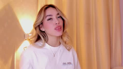 Mia White  online show from 02-13-26, 01:40