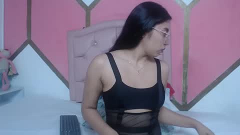 Mia online show from 10-06-25, 11:18