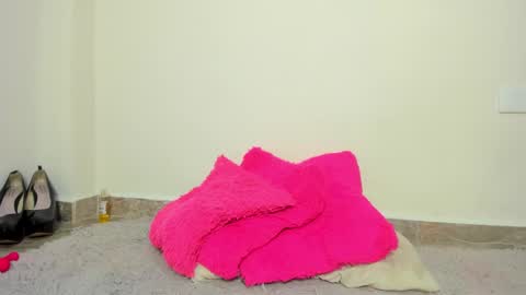 MIA INDEPENDENT MODEL  online show from 12-22-24, 10:06