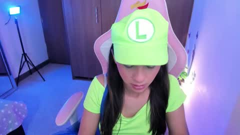 Snapshot of miaa_06 chatting on 11-01-25, 01:18 mia nicolle online show from 11-01-25, 01:18